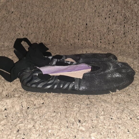 BETSEY JOHNSON-Silver Black Canvas/Zebra Stripe-Lace-Up Ribbons-Sz 8-Near Mint - Picture 4 of 7